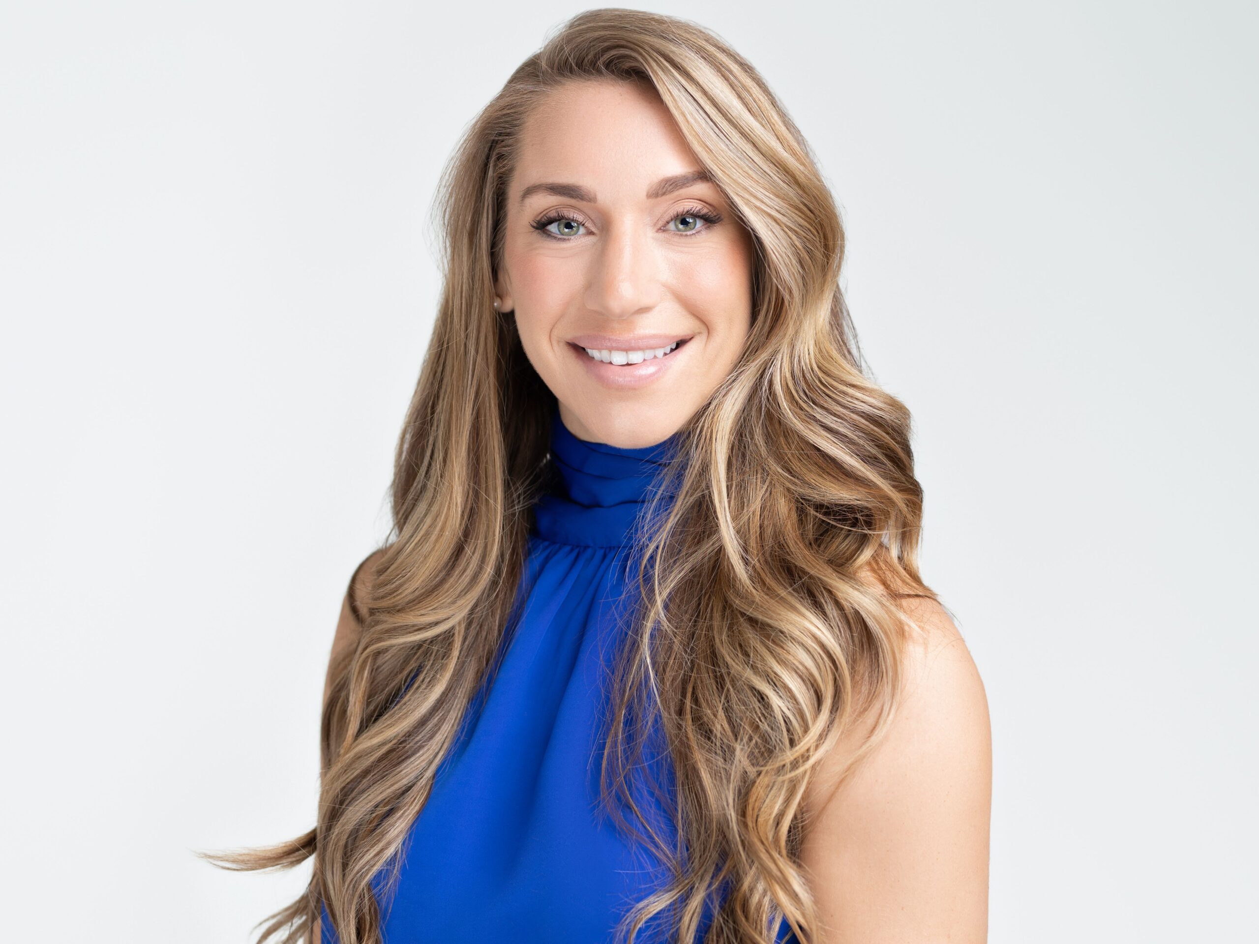 beautiufl headshot of woman in blue for photoshoot